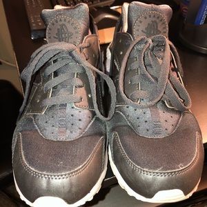 Men’s Nike Size 9 Air Huarache